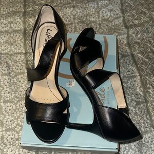 Life Stride Women's Classic Black Heels